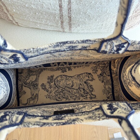 Medium Dior Toile De Jouy Book Tote - Picture 12 of 15